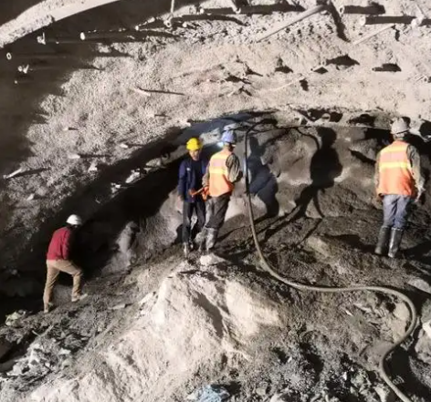 宁远隧道拱顶带模注浆料，微膨胀注浆料的特点及施工工艺
